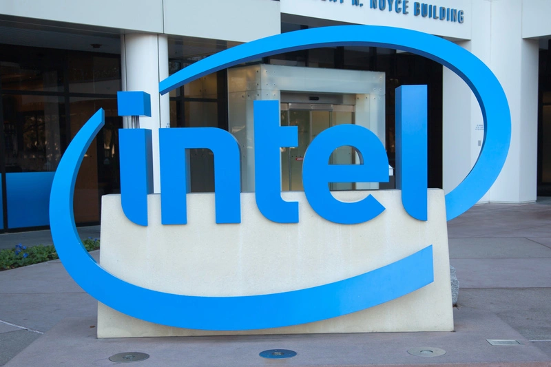 Intel the 2 Step Copycat: Mimics AMD & Sells Foundries?
